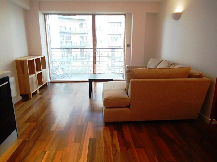 2 Bedroom Flat To Rent In Riverside Way, Leeds, West Yorkshire, LS1