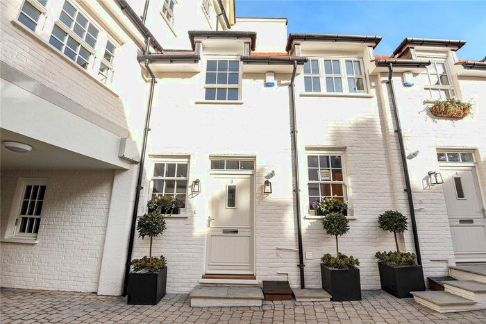 2 Bedroom Mews To Rent In Castle House, London Road, Tunbridge Wells, Kent, TN1