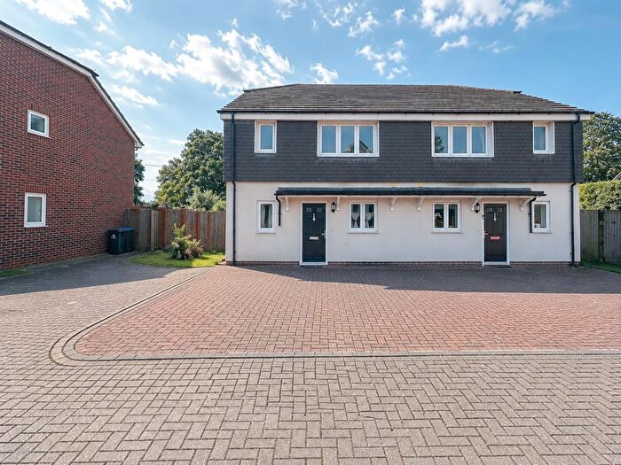 3 Bedroom Property To Rent In Progress Close, Arundel, BN18