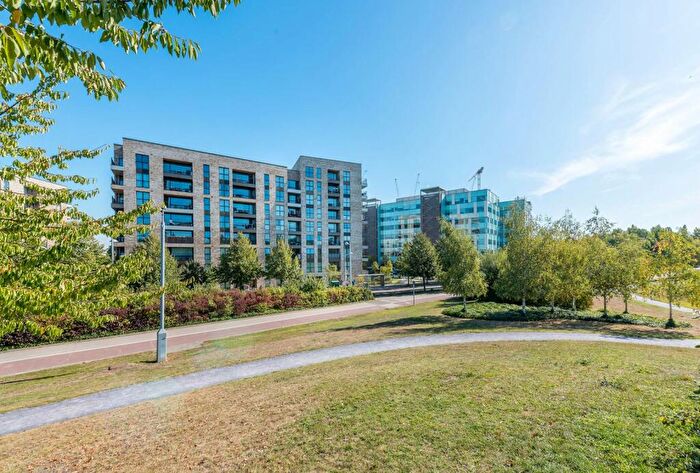 2 Bedroom Flat To Rent In Lakeside Drive, Park Royal, London, NW10