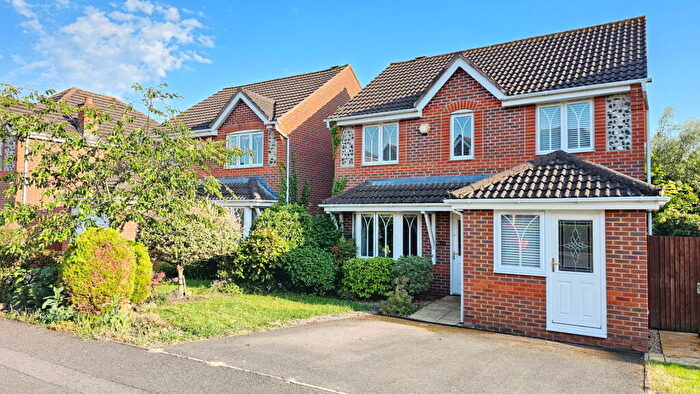 3 Bedroom Detached House For Sale In Foxglove Way, Thatcham, RG18