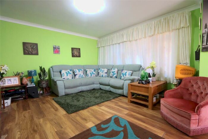 4 Bedroom End Of Terrace House To Rent In Holywell Close, Farnborough, Hampshire, GU14