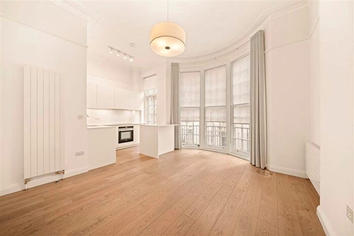 1 Bedroom Flat To Rent In George Street, Marylebone, W1H