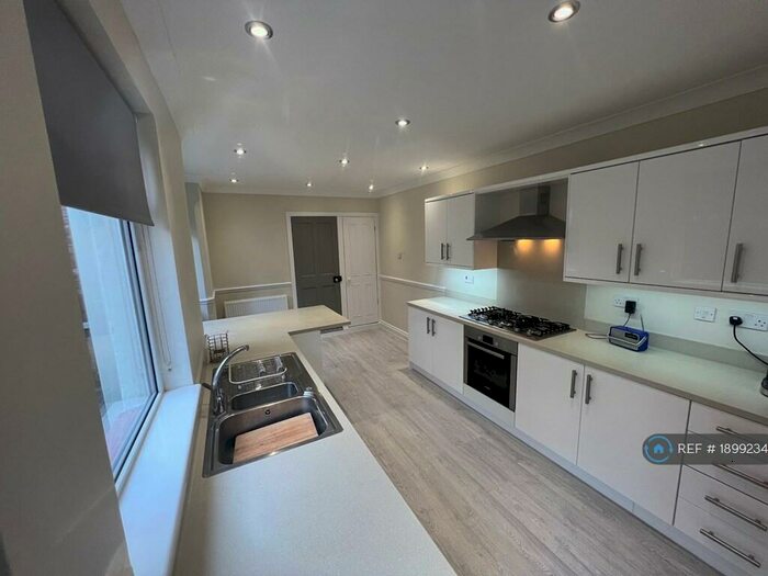 3 Bedroom End Of Terrace House To Rent In George Street, Bedford, MK40