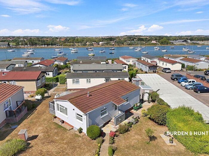 1 Bedroom Park Home For Sale In Tower Park, Hullbridge, SS5
