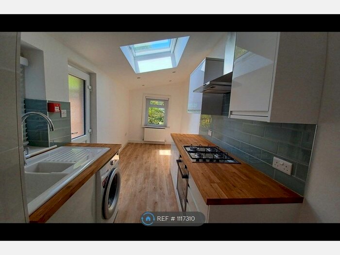 2 Bedroom Flat To Rent In Warwick Drive, Wallasey, CH45