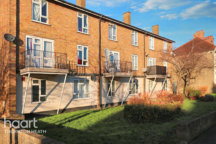 2 Bedroom Flat For Sale In Livingstone Road, Thornton Heath, CR7