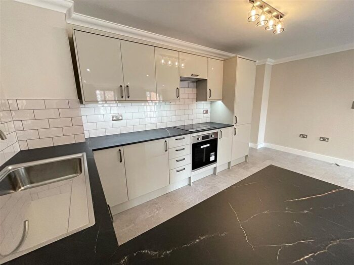 2 Bedroom Flat To Rent In Mount Stuart Square, Cardiff, CF10