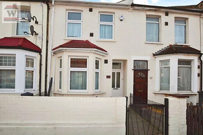 4 Bedroom Terraced House To Rent In Cromwell Road, Hounslow, TW3