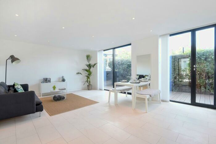 2 Bedroom Apartment To Rent In Oval Road Camden, NW1