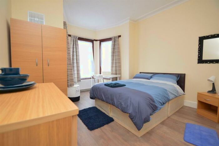 6 Bedroom Semi-Detached House To Rent In Valentines Road, Ilford, IG1