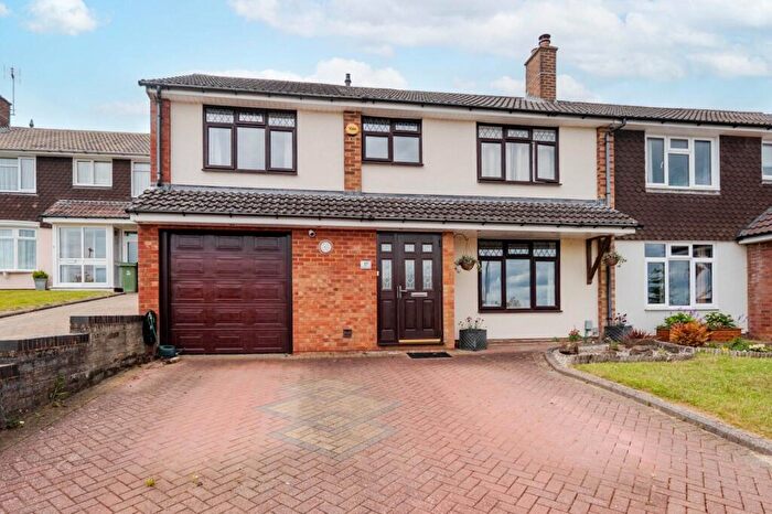 5 Bedroom Semi Detached House For Sale In Ulverston Road, Dunstable, Bedfordshire, LU6