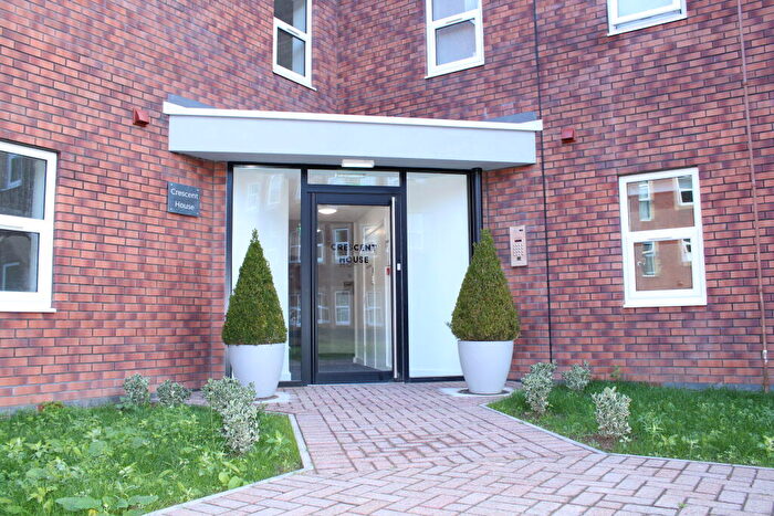 1 Bedroom Apartment To Rent In Crescent House, Woodside Park, Rugby, CV21