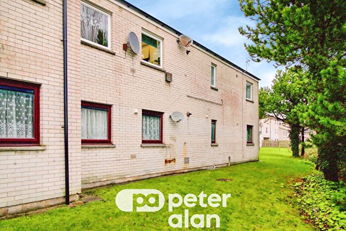 1 Bedroom Flat To Rent In Lake View Close, Porthcawl, CF36