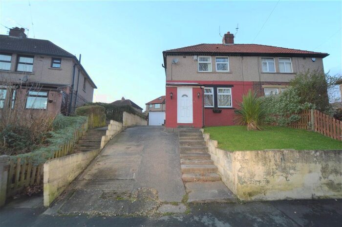 3 Bedroom Semi-Detached House To Rent In North Cliffe Avenue, Thornton, Bradford, BD13