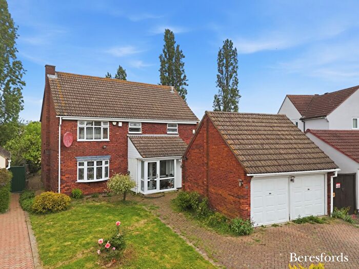 4 Bedroom Detached House For Sale In Tyle Green, Hornchurch, RM11