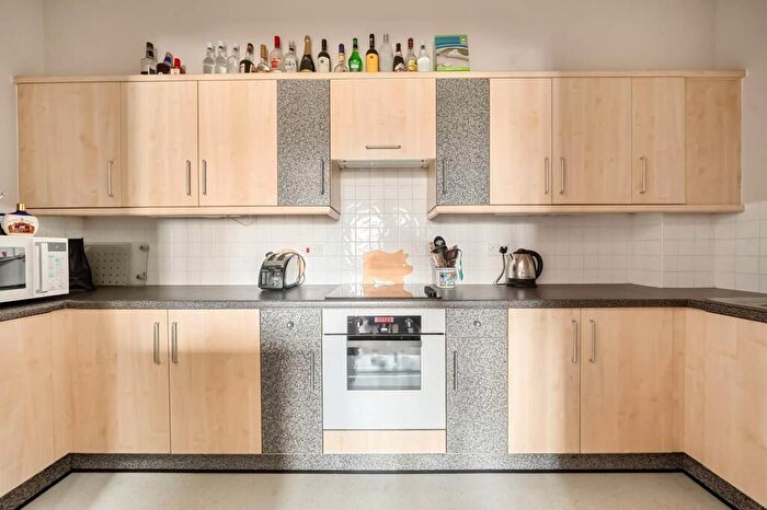 1 Bedroom Flat For Sale In Regents Court, Kingston, Kingston Upon Thames, KT2