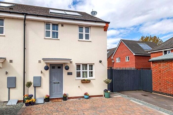 3 Bedroom Semi-detached House For Sale In Oakworth Close, Hadley, TF1