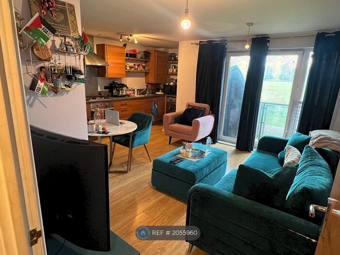 2 Bedroom Flat To Rent In Medici Close, Ilford, IG3