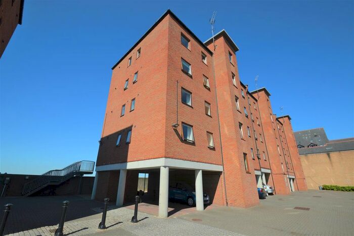 3 Bedroom Flat To Rent In West Street, Gravesend, DA11