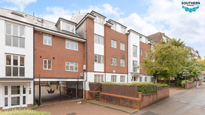 2 Bedroom Flat For Sale In Crown Dale, Upper Norwood, SE19