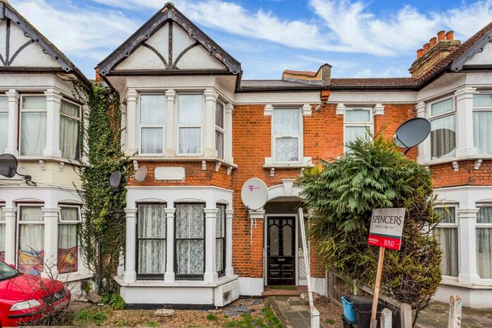 1 Bedroom Flat To Rent In Colenso Road, IG2