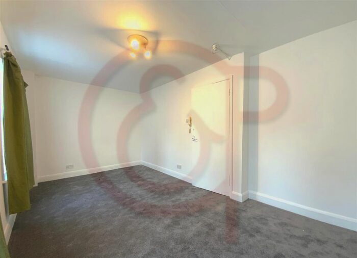 2 Bedroom Flat To Rent In Greyhound Road, Hammersmith, W6