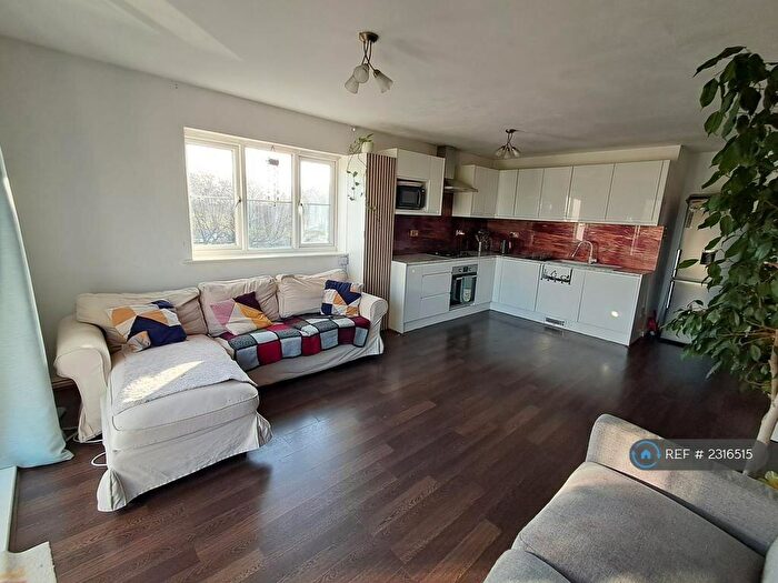 2 Bedroom Flat To Rent In Blackthorn Road, Ilford, IG1