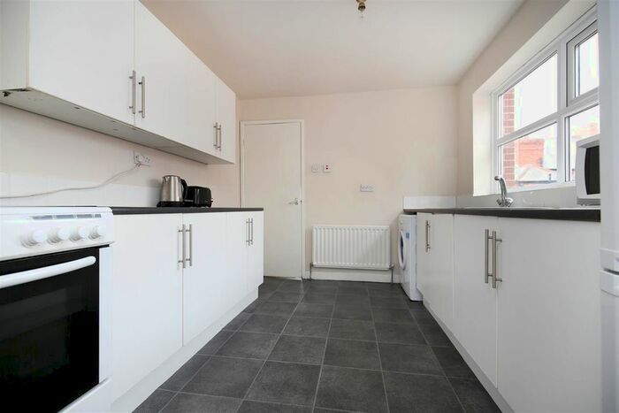 3 Bedroom Flat To Rent In Forsyth Road, Jesmond, Newcastle Upon Tyne NE2