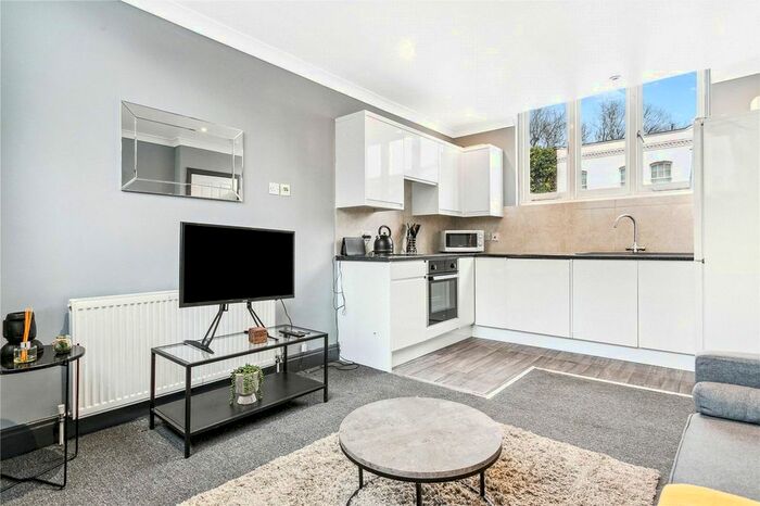 2 Bedroom Flat To Rent In Margravine Gardens, London, W6