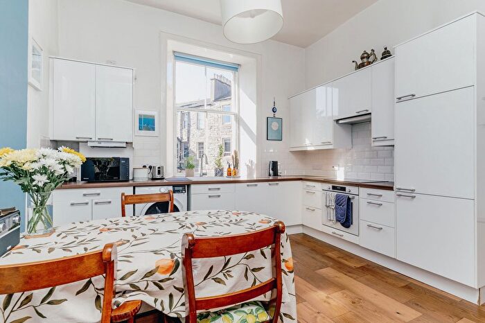 1 Bedroom Flat For Sale In Bowhill Terrace, Edinburgh, EH3