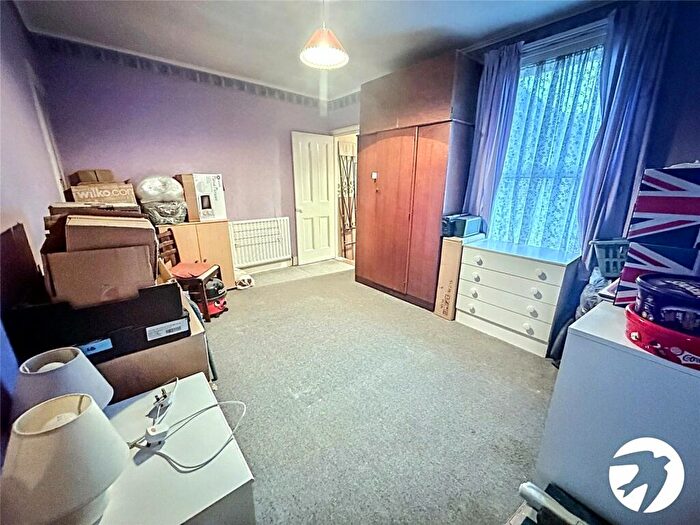 3 Bedroom End Of Terrace House For Sale In Cromer Road, Rochester, Kent, ME2