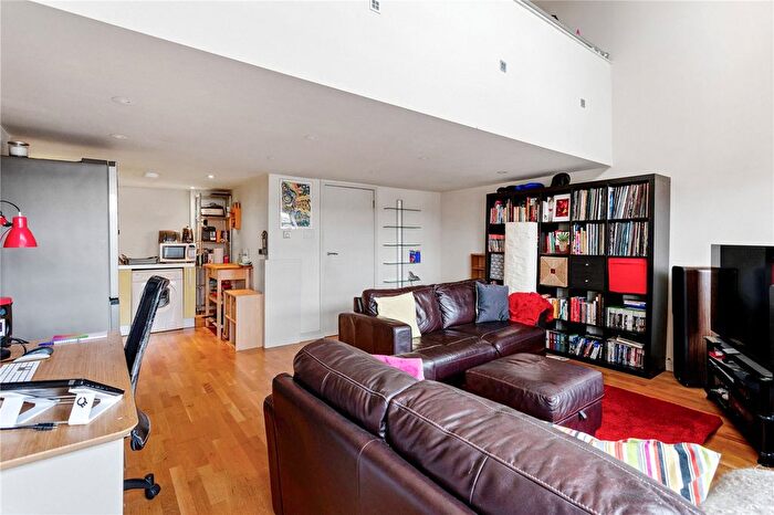 1 Bedroom Flat For Sale In Gatton Road, London, SW17