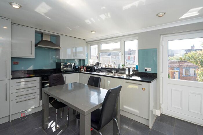 3 Bedroom Terraced House For Sale In Joan Ward St, Cheylesmore, CV3