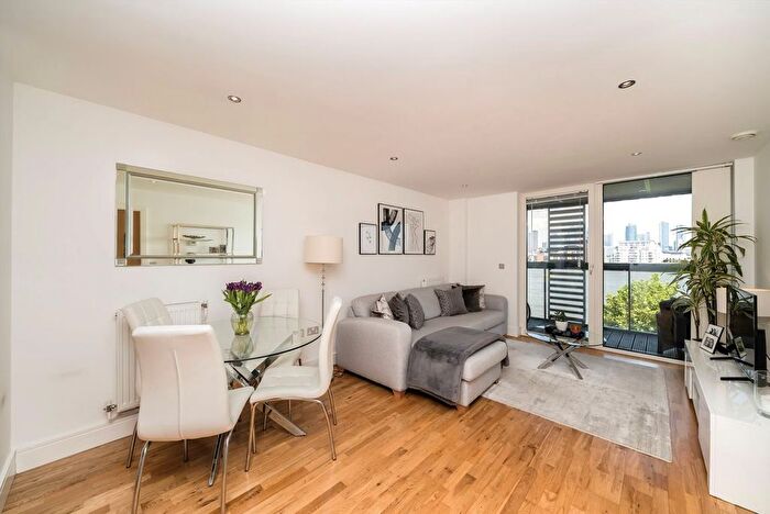 3 Bedroom Flat For Sale In Dowells Street, Greenwich, SE10