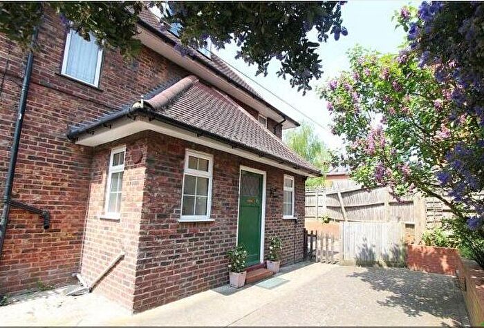 2 Bedroom Maisonette To Rent In Harvey Gardens, Canary Wharf, SE7