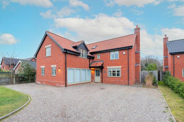 5 Bedroom Detached House For Sale In Thrigby Road, Filby, Great Yarmouth, NR29