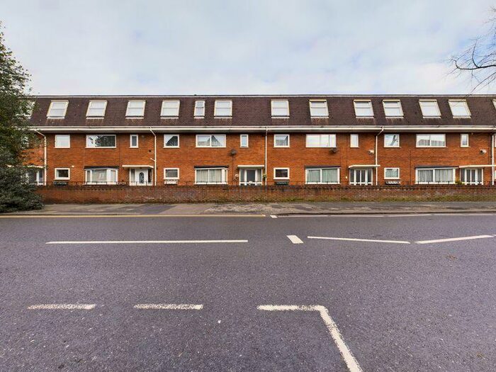 2 Bedroom Flat To Rent In Wycliffe Court, Urmston, Trafford, M41