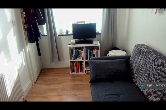 1 Bedroom Flat To Rent In Kenmore Avenue, Harrow, HA3