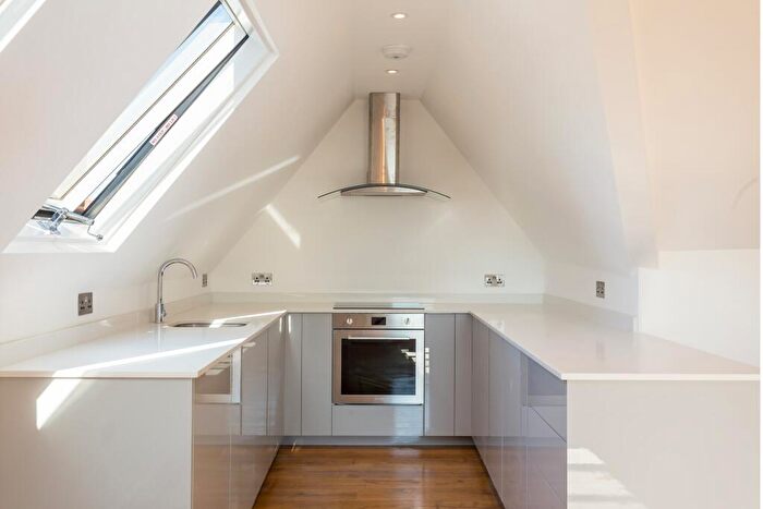 2 Bedroom Flat To Rent In Rowhill Road, London, E5