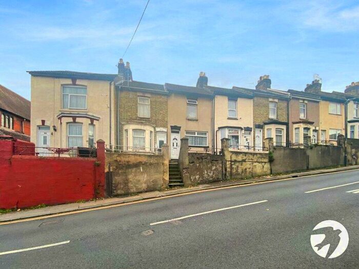 3 Bedroom Terraced House To Rent In Magpie Hall Road, Chatham, Kent, ME4