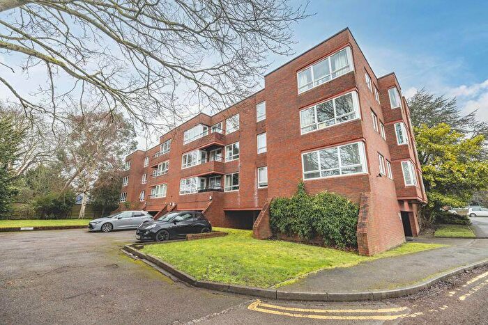 2 Bedroom Flat For Sale In Osborne Road, Windsor, SL4