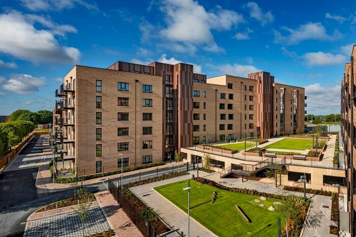 2 Bedroom Flat To Rent In St. Andrews Road, Uxbridge, UB10