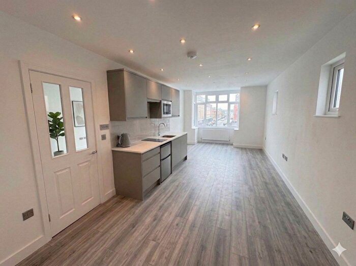 2 Bedroom Flat To Rent In Chesterfield Road, Ashford, Surrey, TW15