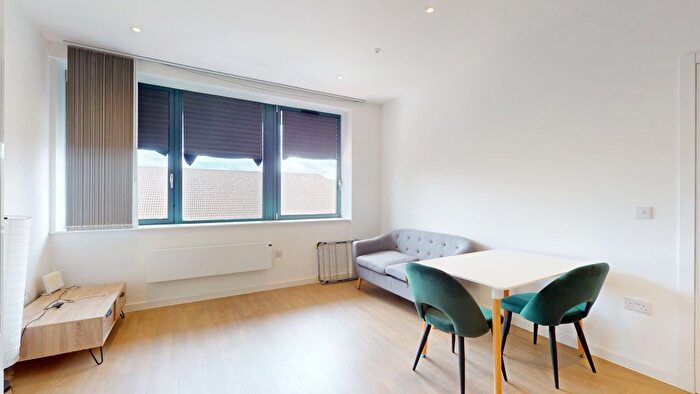 1 Bedroom Flat To Rent In Riverbank Way, Brentford, TW8
