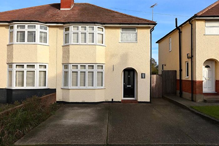 3 Bedroom Semi Detached House For Sale In Elston Road, Aldershot, Hampshire, GU12