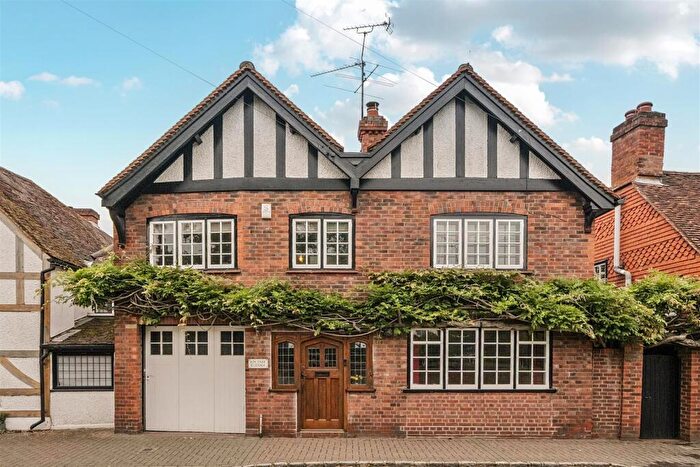 5 Bedroom Semi-Detached House For Sale In High Street, Wargrave, Reading, Berkshire, RG10