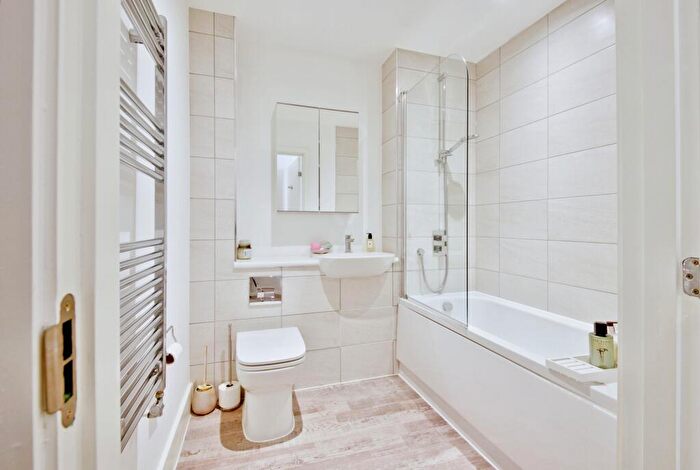 2 Bedroom Flat For Sale In Grosvenor Road, Westcliff-on-Sea, Essex, SS0