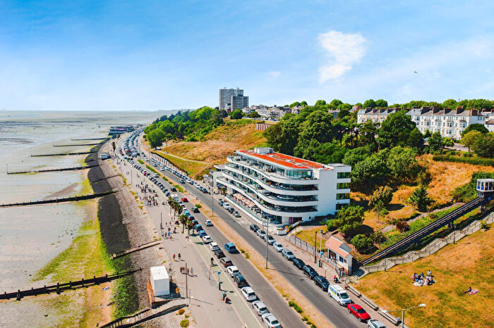 2 Bedroom Apartment For Sale In Western Esplanade, Southend-on-sea, SS1
