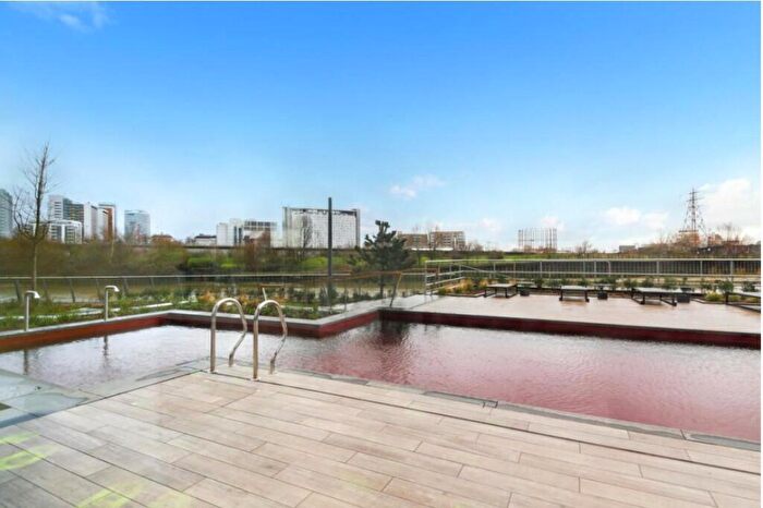 2 Bedroom Apartment To Rent In Lyell Street, Canary Wharf, E14